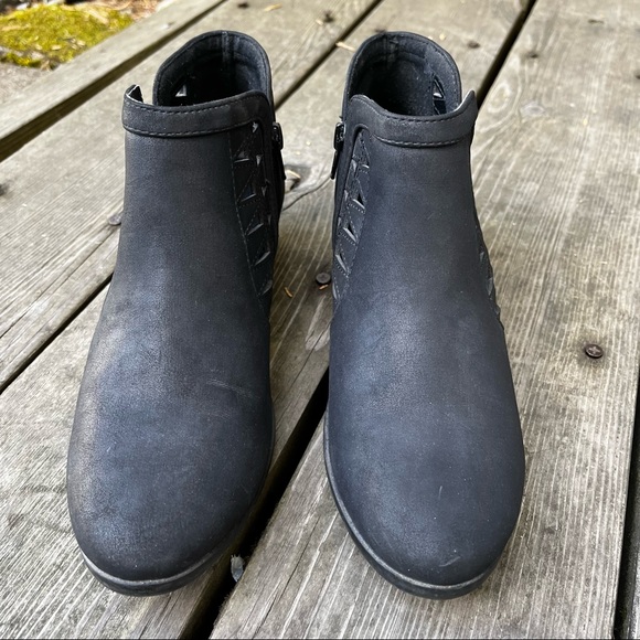 Soda Chance Black Perforated Cut Out Stacked Block Heel Ankle Booties Shoes Sz 7 - Picture 7 of 13